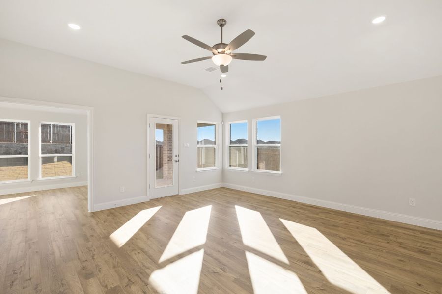 Spacious, unfurnished interior of a new home in Elevon, Lavon (Image 35).