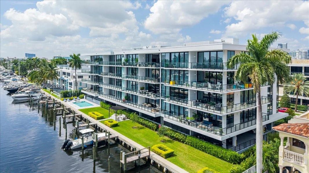 Condo located in Fort Lauderdale, FL showcasing its design and architecture (Image 5).