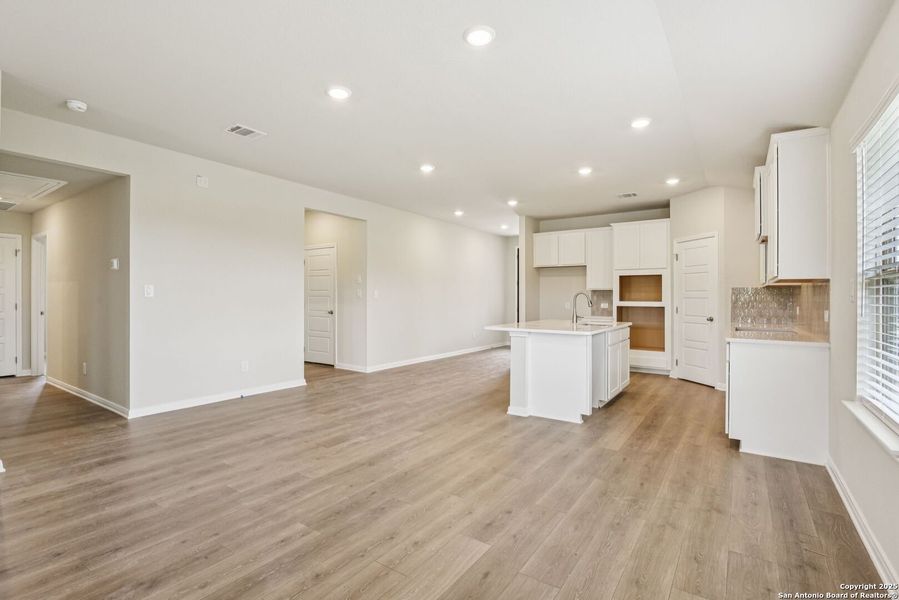 Spacious, unfurnished interior of a new home in , Cibolo (Image 42). Spacious, unfurnished interior of a new home in , Cibolo (Image 42).