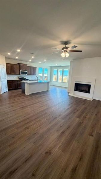 Spacious, unfurnished interior of a new home in Liberty Pointe, Gainesville (Image 7).