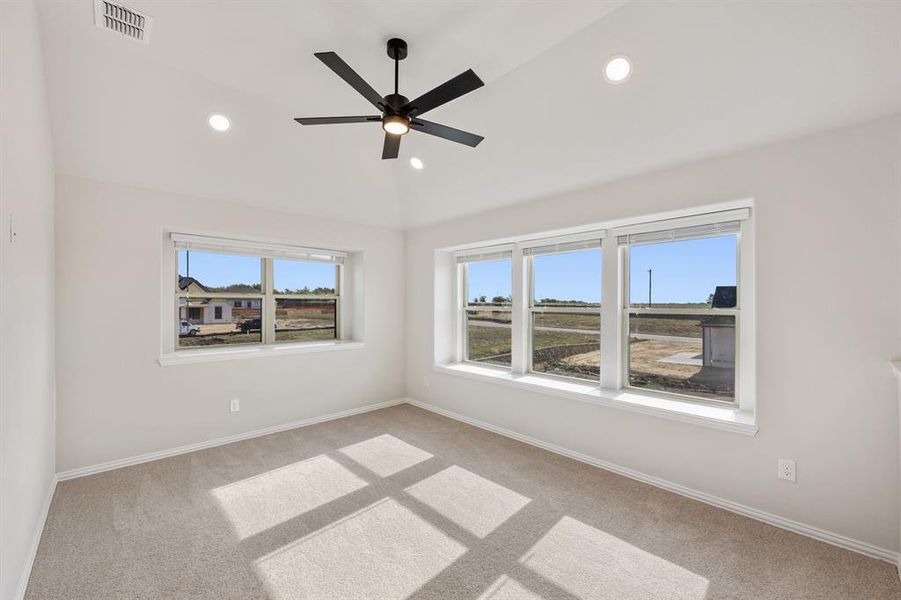 Spacious, unfurnished interior of a new home in Sonoma Verde, McLendon-Chisholm (Image 29).