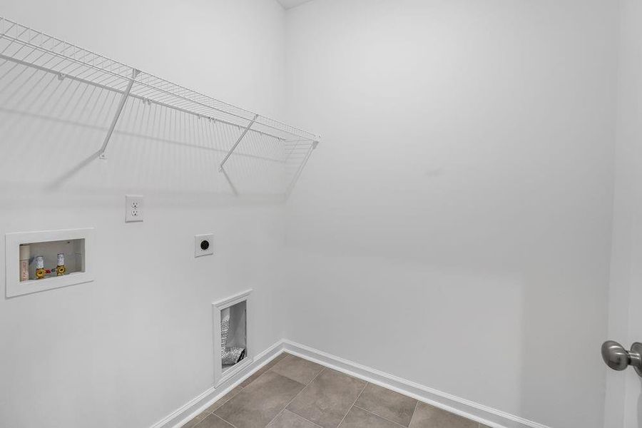 Spacious, unfurnished interior of a new home in Windance Lake, Loganville (Image 26).