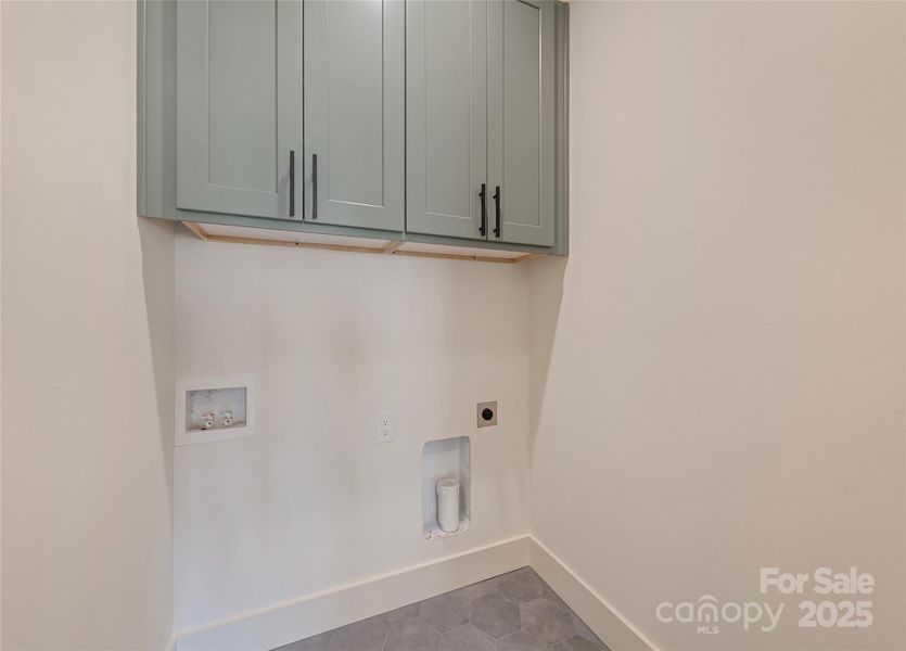 Spacious, unfurnished interior of a new home in , Alexander (Image 16).