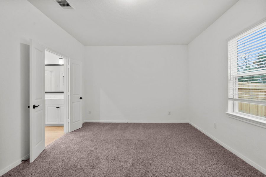 Spacious, unfurnished interior of a new home in Woodforest, Montgomery (Image 16).