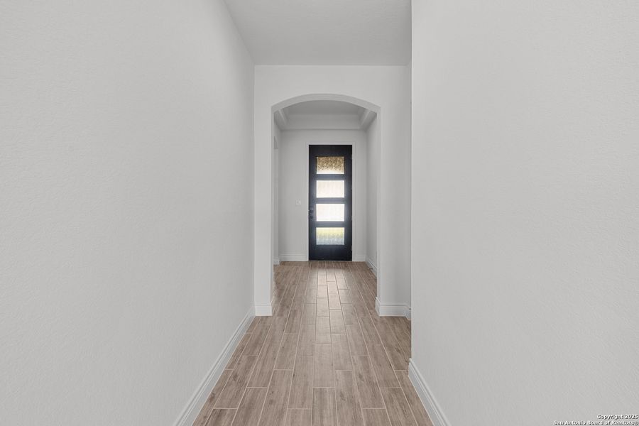 Spacious, unfurnished interior of a new home in Bison Ridge, San Antonio (Image 22).
