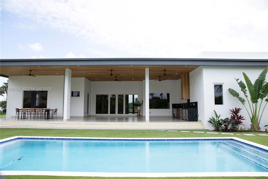 Exterior details and patio area of a home in , Miami (Image 30).