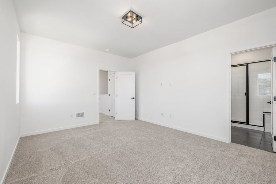 Spacious, unfurnished interior of a new home in Painted Prairie, Aurora (Image 16).