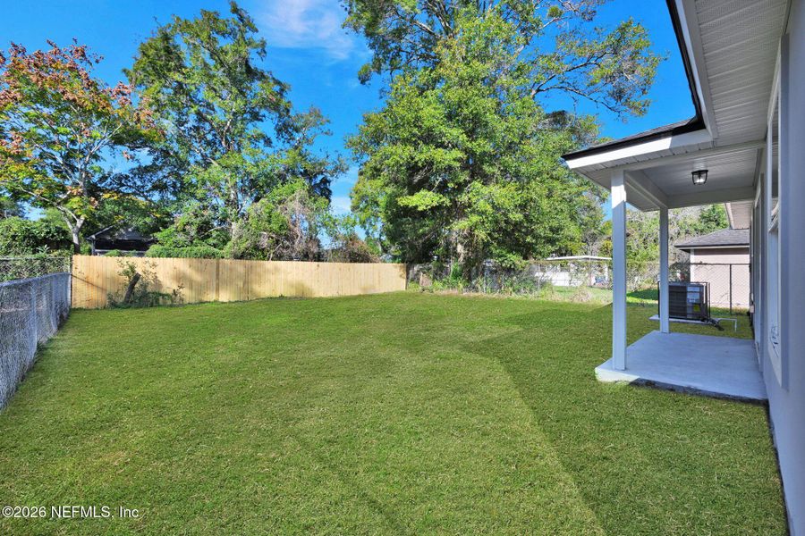 Exterior details and patio area of a home in , Jacksonville (Image 17).