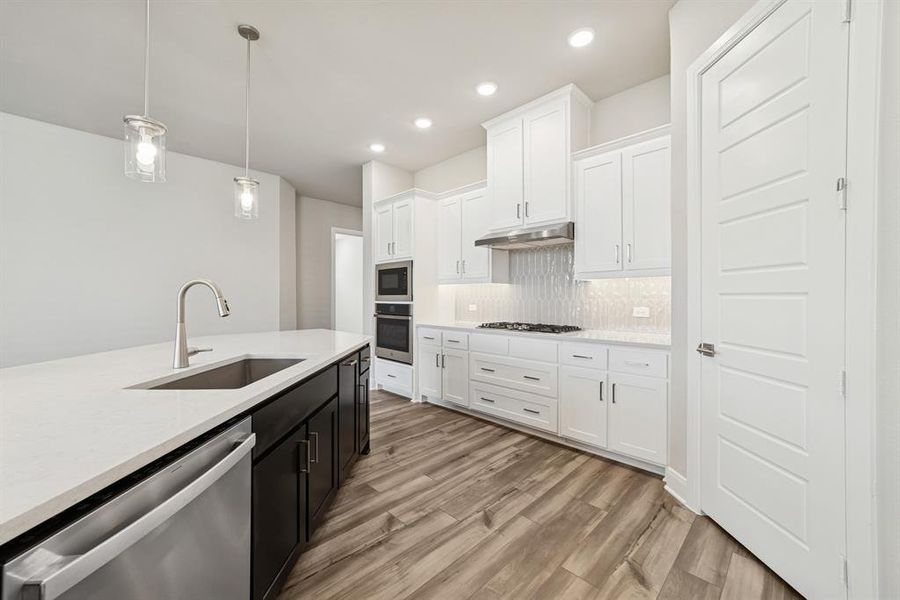Furnished interior view inside a new home in Mantua Point Classics, Van Alstyne (Image 10). Furnished interior view inside a new home in Mantua Point Classics, Van Alstyne (Image 10).
