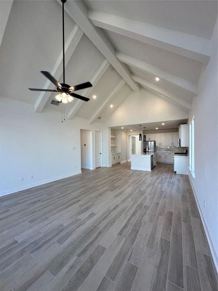 Spacious, unfurnished interior of a new home in Cross Creek West, Fulshear (Image 27).