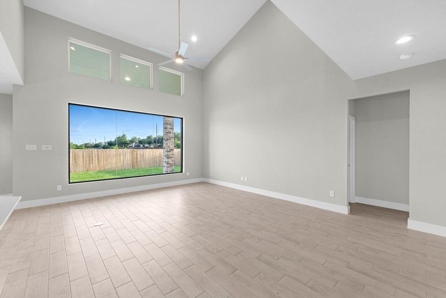 Spacious, unfurnished interior of a new home in Morton Creek Ranch, Katy (Image 14).