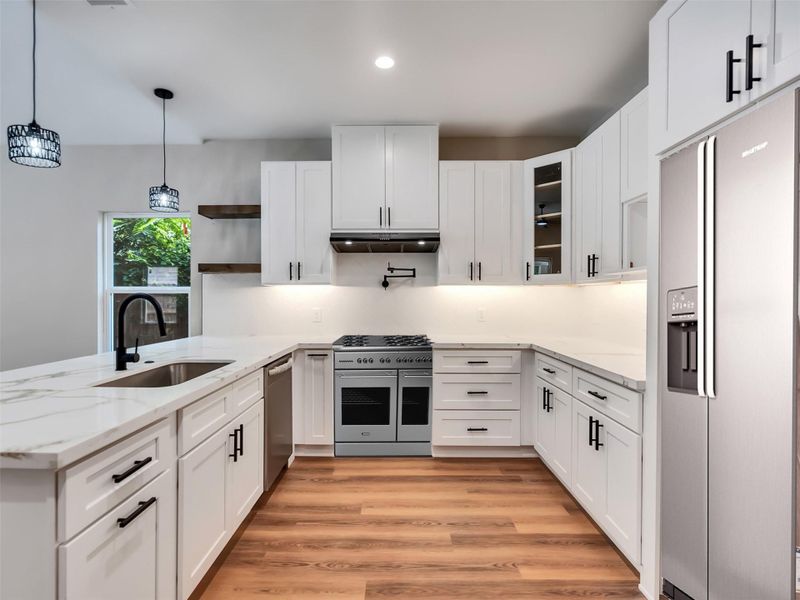 Furnished interior view inside a new home in , Willis (Image 9).