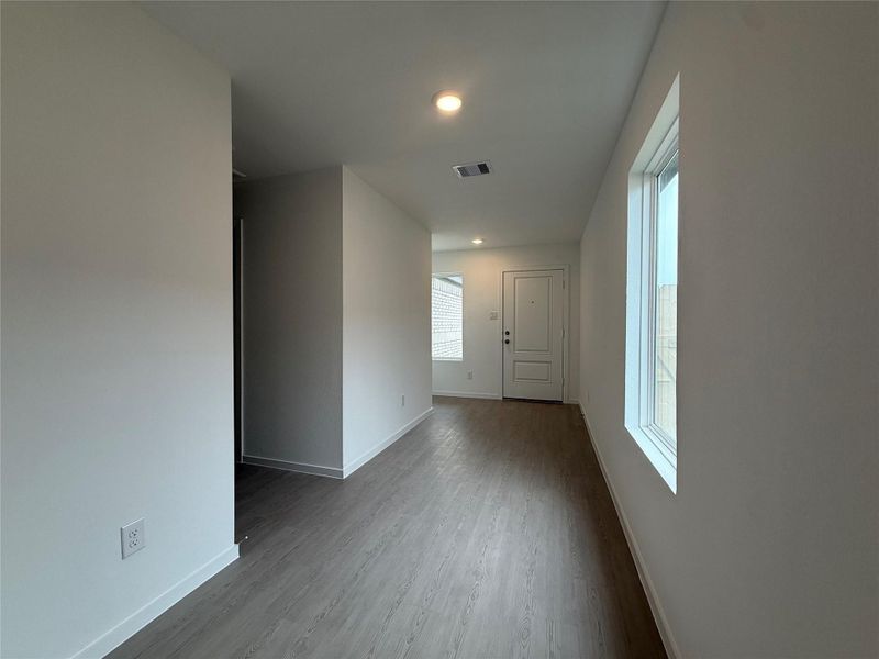 Spacious, unfurnished interior of a new home in Sweetgrass Village: Cottage Collection, Crosby (Image 9).