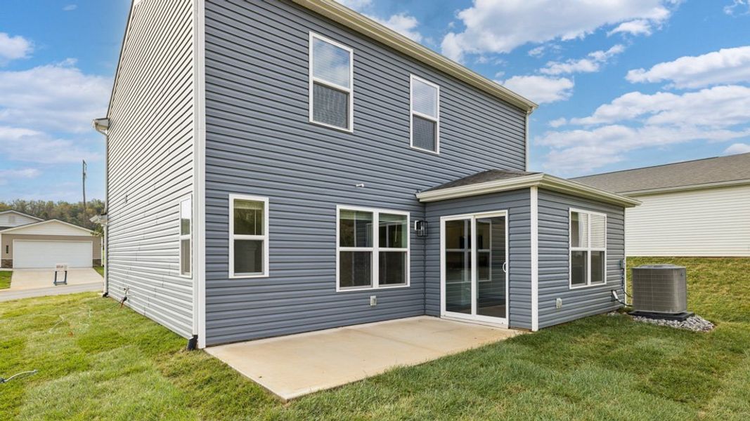 Exterior details and patio area of a home in Emory Creek, Harriman (Image 2).