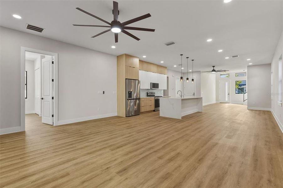 Spacious, unfurnished interior of a new home in , Tampa (Image 32).