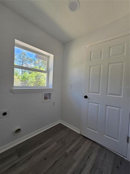 Spacious, unfurnished interior of a new home in , Ocala (Image 4).