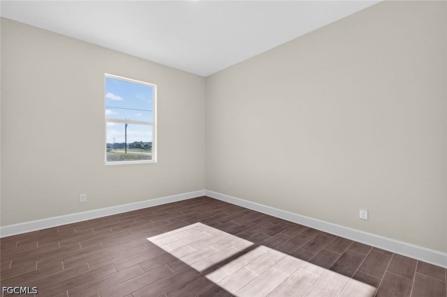Spacious, unfurnished interior of a new home in Cape Coral, Cape Coral (Image 28).