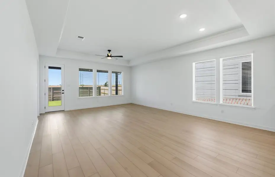 Spacious, unfurnished interior of a new home in Kuempel Farms, Pflugerville (Image 37).