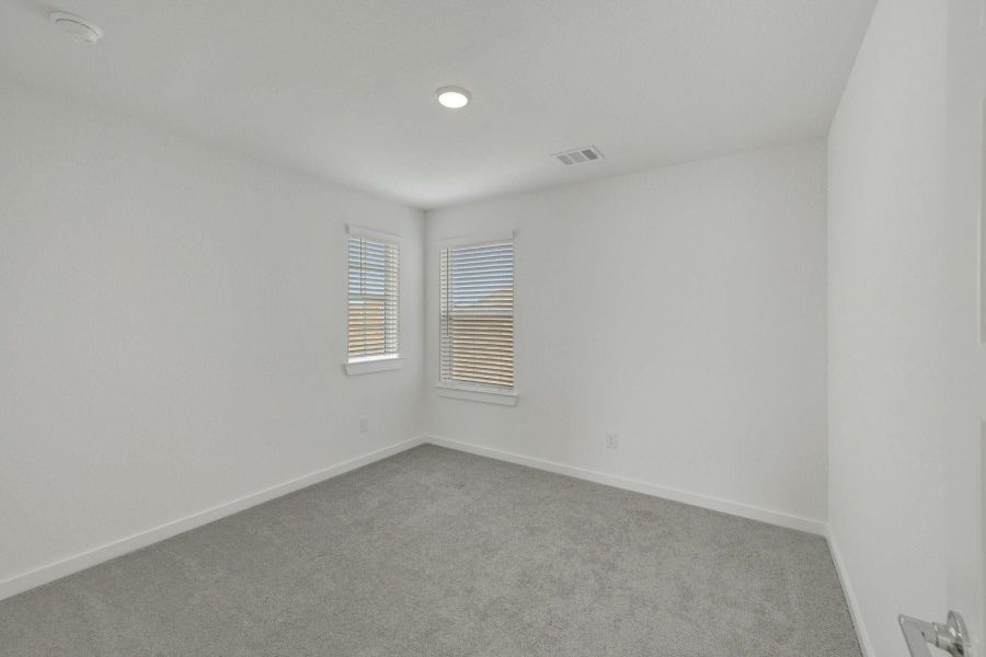 Spacious, unfurnished interior of a new home in Summerview, Fulshear (Image 31).