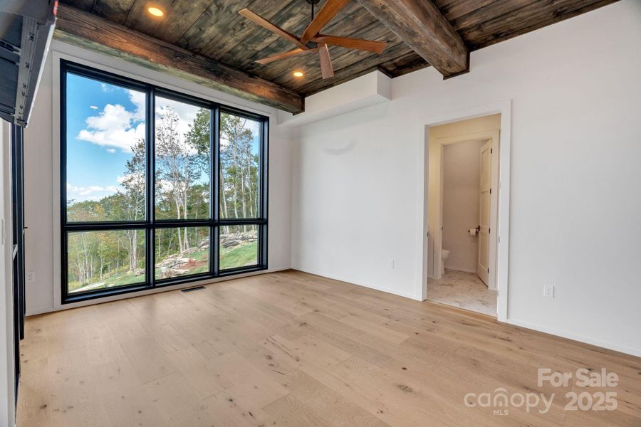 Spacious, unfurnished interior of a new home in , Banner Elk (Image 15).