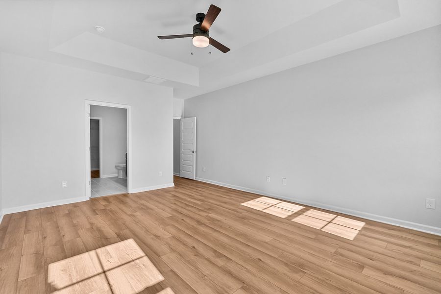 Spacious, unfurnished interior of a new home in Fieldstone, Lexington (Image 24).