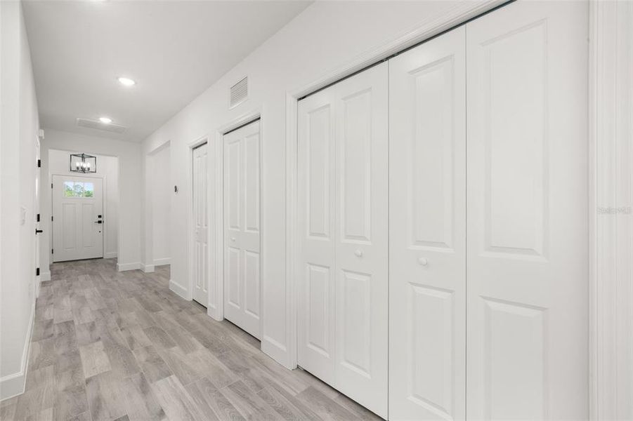 Spacious, unfurnished interior of a new home in , Sebring (Image 37).