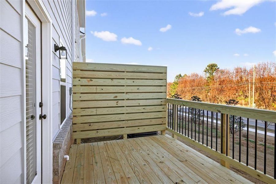 Exterior details and patio area of a home in Franklin Manor, Lawrenceville (Image 24).