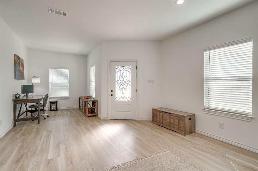 Spacious, unfurnished interior of a new home in , Granbury (Image 22).