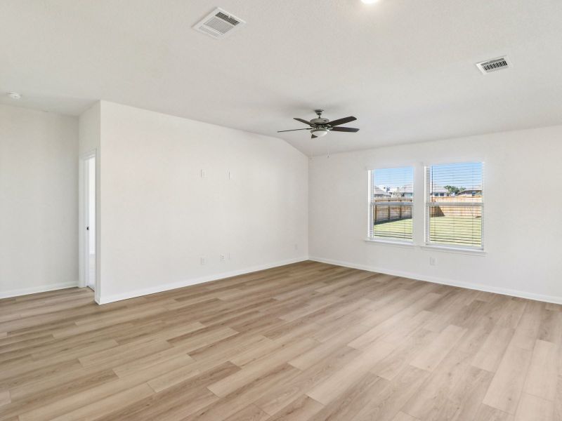 Spacious, unfurnished interior of a new home in Sagebrooke - Classic Series, San Antonio (Image 11).