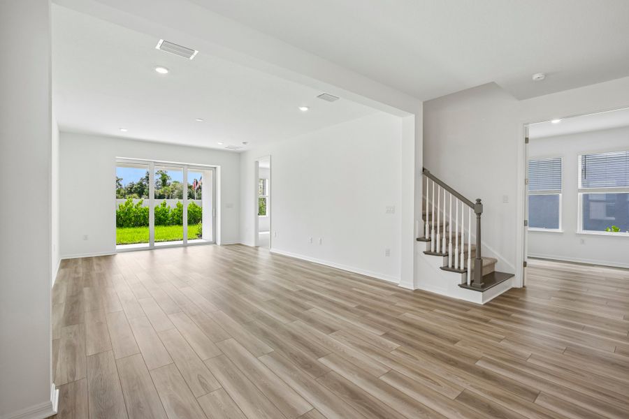 Spacious, unfurnished interior of a new home in Tiburon, Nokomis (Image 9).