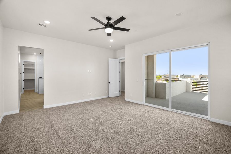 Spacious, unfurnished interior of a new home in Verdancia, El Paso (Image 42).