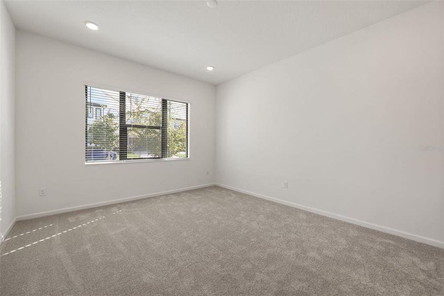 Spacious, unfurnished interior of a new home in , Orlando (Image 32).