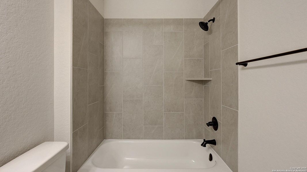 Close-up of interior finishes inside a home in Ladera 50', San Antonio (Image 17).