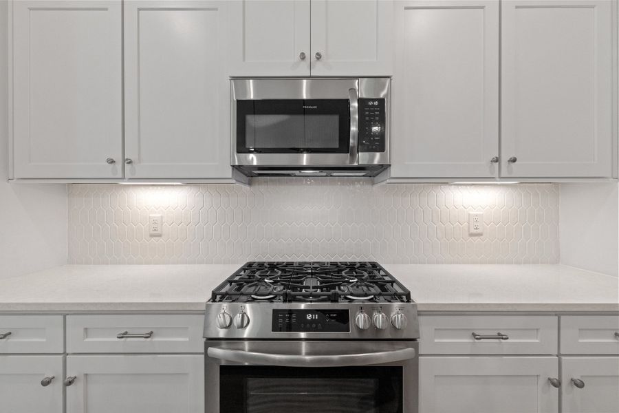 Representative interior finishes for a home built from the The Ellery by RobuckHomes in Baylee Ridge, Selma (Image 62).