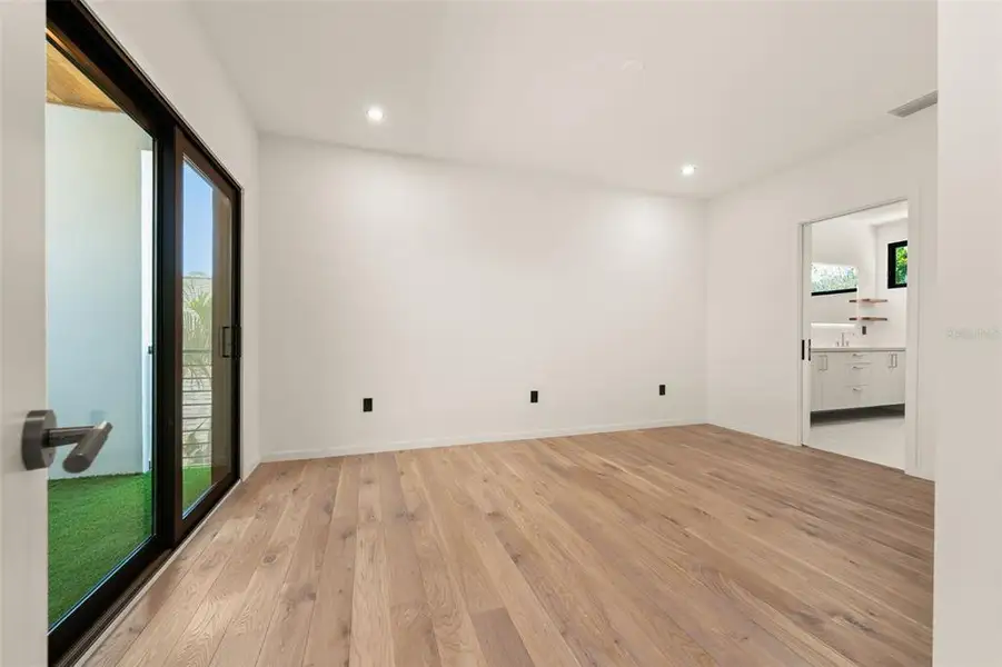 Spacious, unfurnished interior of a new home in , Sarasota (Image 60).