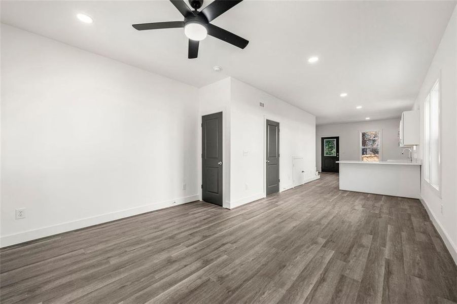 Spacious, unfurnished interior of a new home in , Atlanta (Image 9).