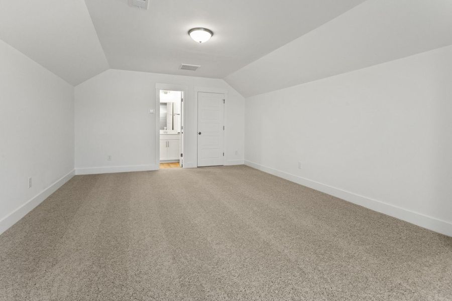 Spacious, unfurnished interior of a new home in Greenrich Mill, Simpsonville (Image 21).