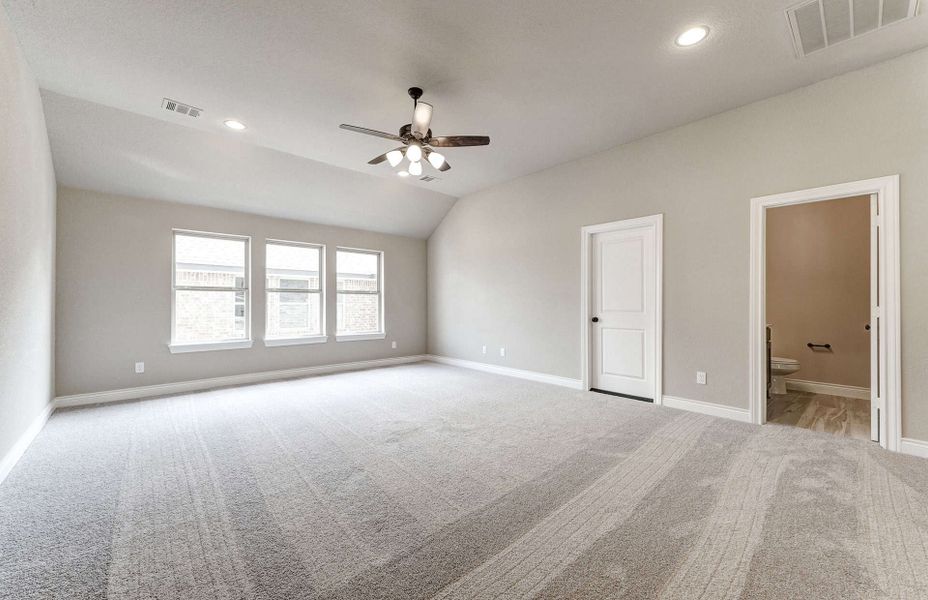 Spacious, unfurnished interior of a new home in Bridgeland 60′, Cypress (Image 37).