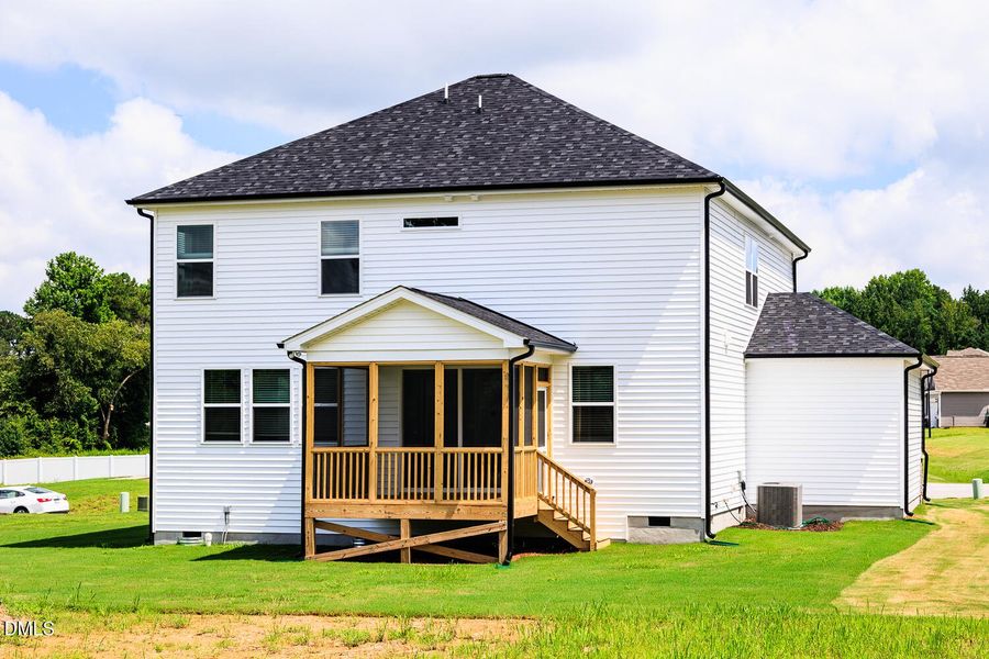 RDU_BeverlyPlace_Lot135_Redwood_QMI (4).