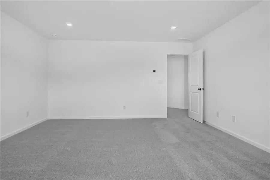 Spacious, unfurnished interior of a new home in Apalachee Hills, Bethlehem (Image 17).