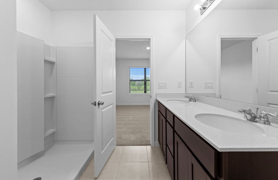 Furnished interior view inside a new home in Caloosa Cove, Labelle (Image 7).