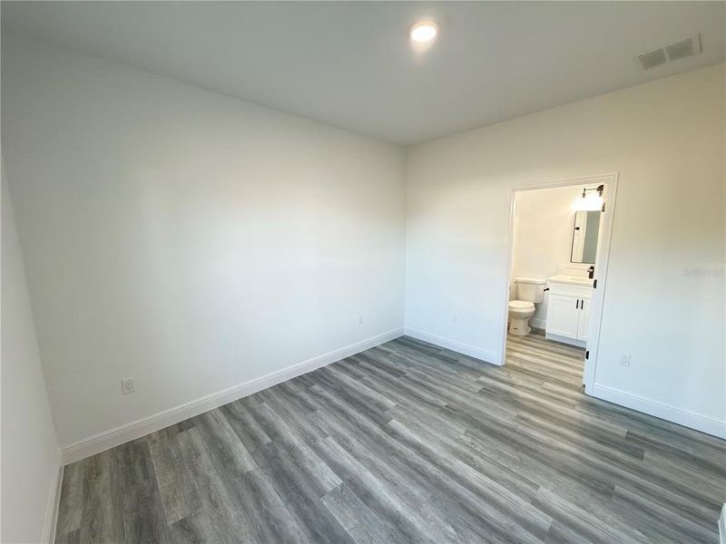 Spacious, unfurnished interior of a new home in , Ocala (Image 37).
