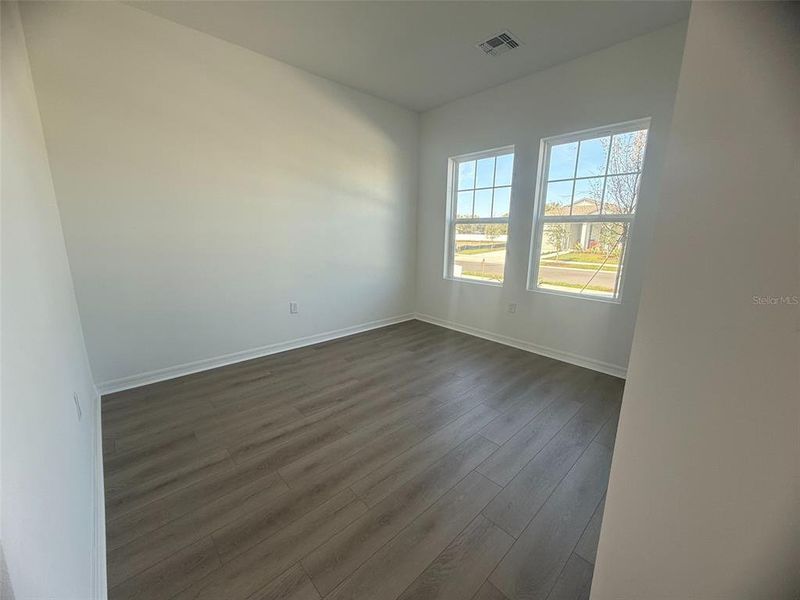 Spacious, unfurnished interior of a new home in Tyson Reserve, St. Cloud (Image 17).
