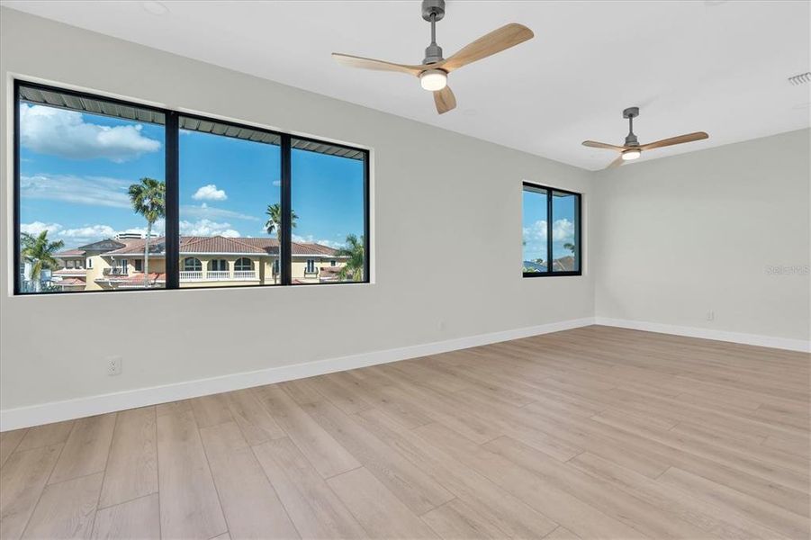 Spacious, unfurnished interior of a new home in , St. Petersburg (Image 19).