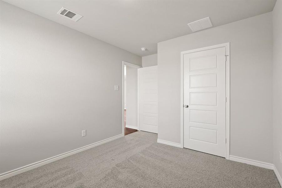 Spacious, unfurnished interior of a new home in Rocky Creek Crossing, Fort Worth (Image 32).