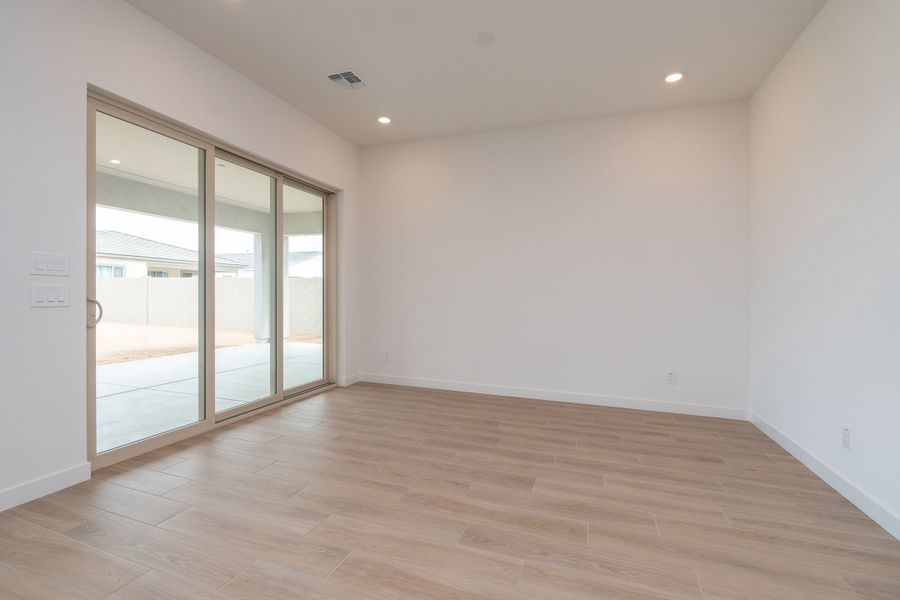 Spacious, unfurnished interior of a new home in Waterston Central, Gilbert (Image 11).