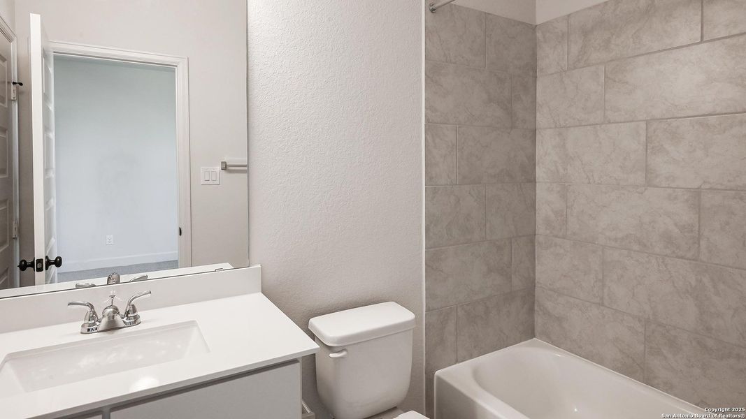 Furnished interior view inside a new home in Solms Landing 45', New Braunfels (Image 8).