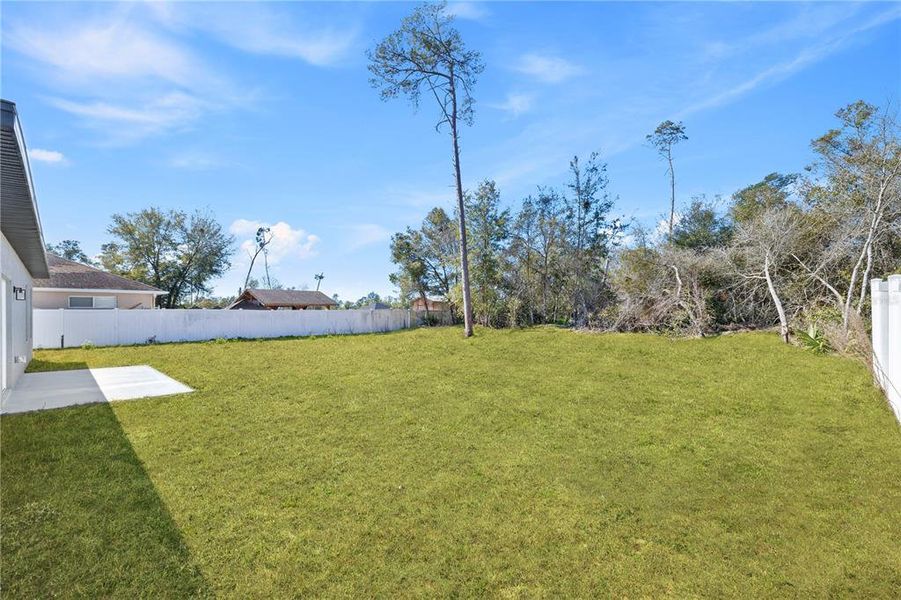 Exterior details and patio area of a home in , Ocala (Image 4).