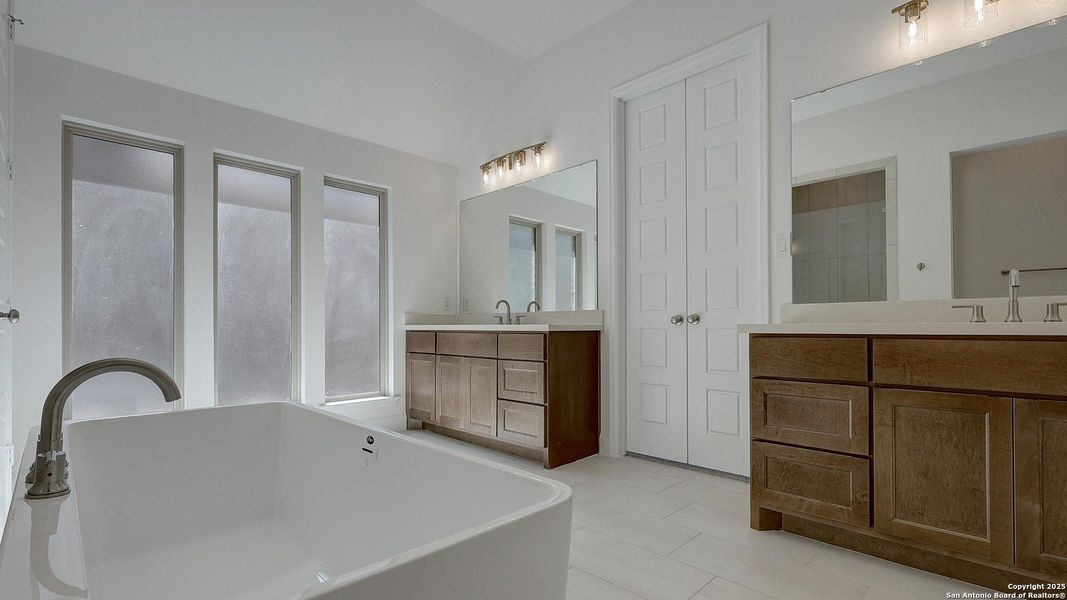 Furnished interior view inside a new home in Ranches At Creekside 55', Boerne (Image 8). Furnished interior view inside a new home in Ranches At Creekside 55', Boerne (Image 8).