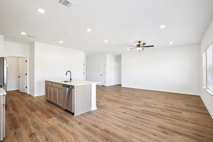 Spacious, unfurnished interior of a new home in Cool Water at Sonterra, Jarrell (Image 15).